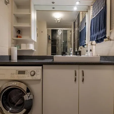 One Bedroom With Sea View Apartment